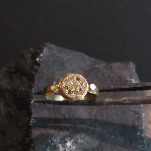 Engagement ring. 14K Yellow gold ring with 0.08ct Diamond Champagne color. - Picture 15 of 16